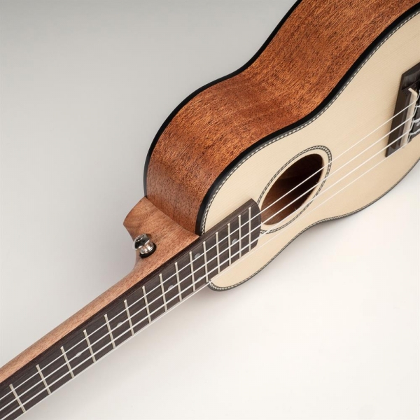 CASCHA Mahagoni Tenor-Ukulele Für Linkshänder – Inkl. Tasche & Plektren, Aquila Saiten