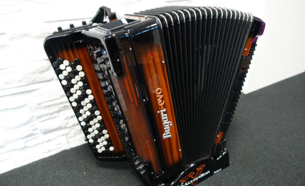 Bugari EVO Knopf, C-Griff, Wooden, sehr guter Zustand, MM Edition